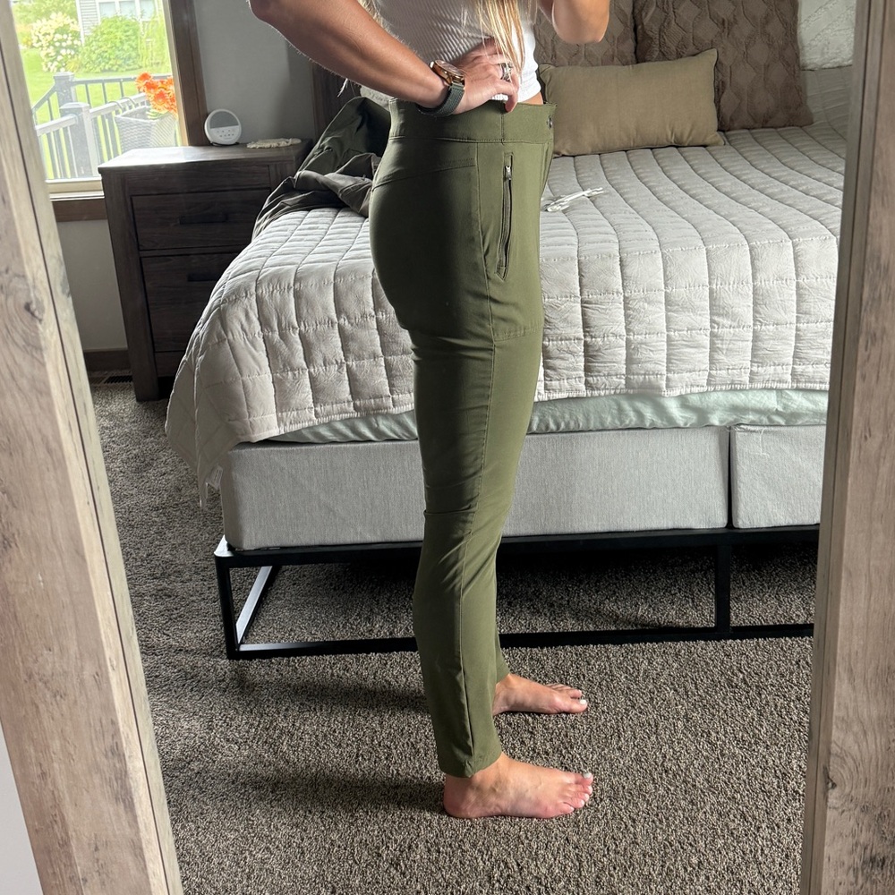 Stylish Olive Green Women's Cropped Pants